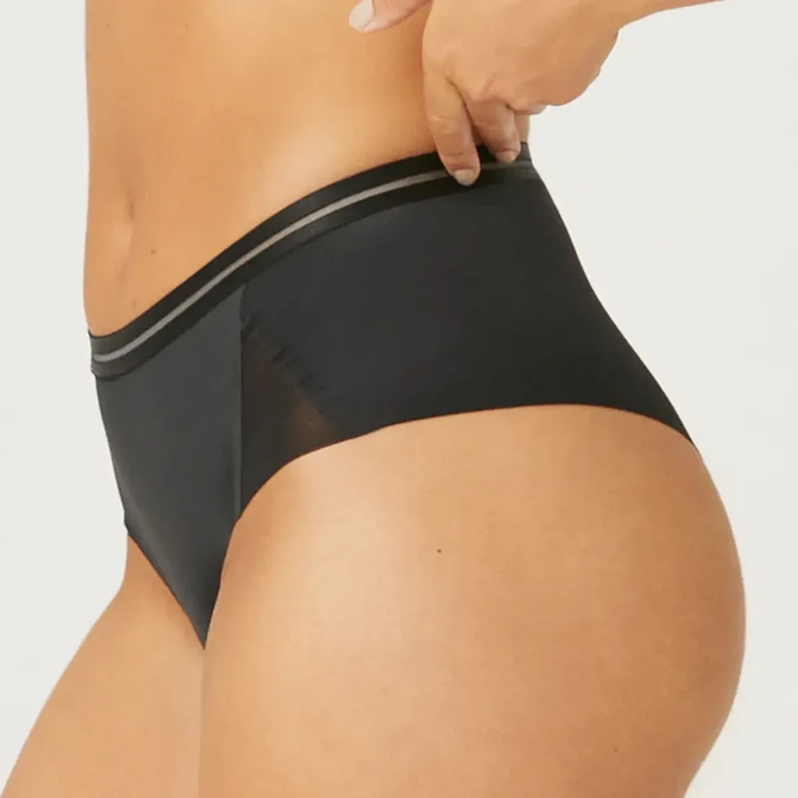 Naturana Culotte Noire Coupe Épurée avec Détails en Mesh 4 Naturana Culotte Noire Coupe Épurée avec Détails en Mesh – Image 2