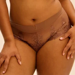 Simone Perele Shorty - Brun Tender 17 Simone Perele Shorty - Brun Tender -FITANCY Boutique cropped 1738661710 cropped original cropped 1738084611 simone perele shorty 3652553 7 67990fb3004f3 1140x1140