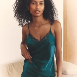 Simone Perele Top Broderie 14 Simone Perele Top Broderie -FITANCY Boutique cropped 1756917722 simone perele top broderie 3694469 7 68b86f72eb045 1140x1140