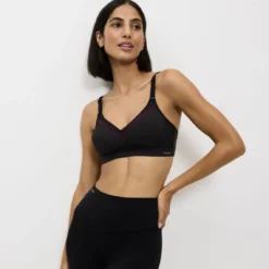 Soutien-gorge De Sport Sans Armatures Triumph TRIACTION FREE MOTION Noir -FITANCY Boutique cropped 1759746603 triumph soutien gorge sans armatures 256035 7 68e3999d6e94d 1140x1140