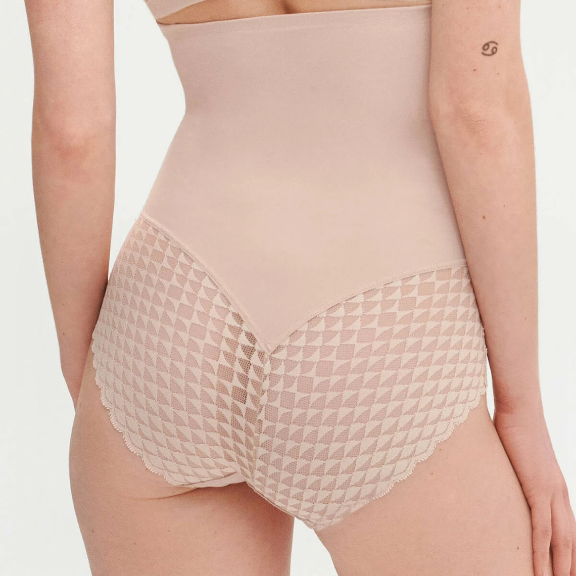 Simone Perele Culotte Haute Sculptante Simone Pérèle SUBTILE Rose 8 Simone Perele Culotte Haute Sculptante Simone Pérèle SUBTILE Rose – Image 6