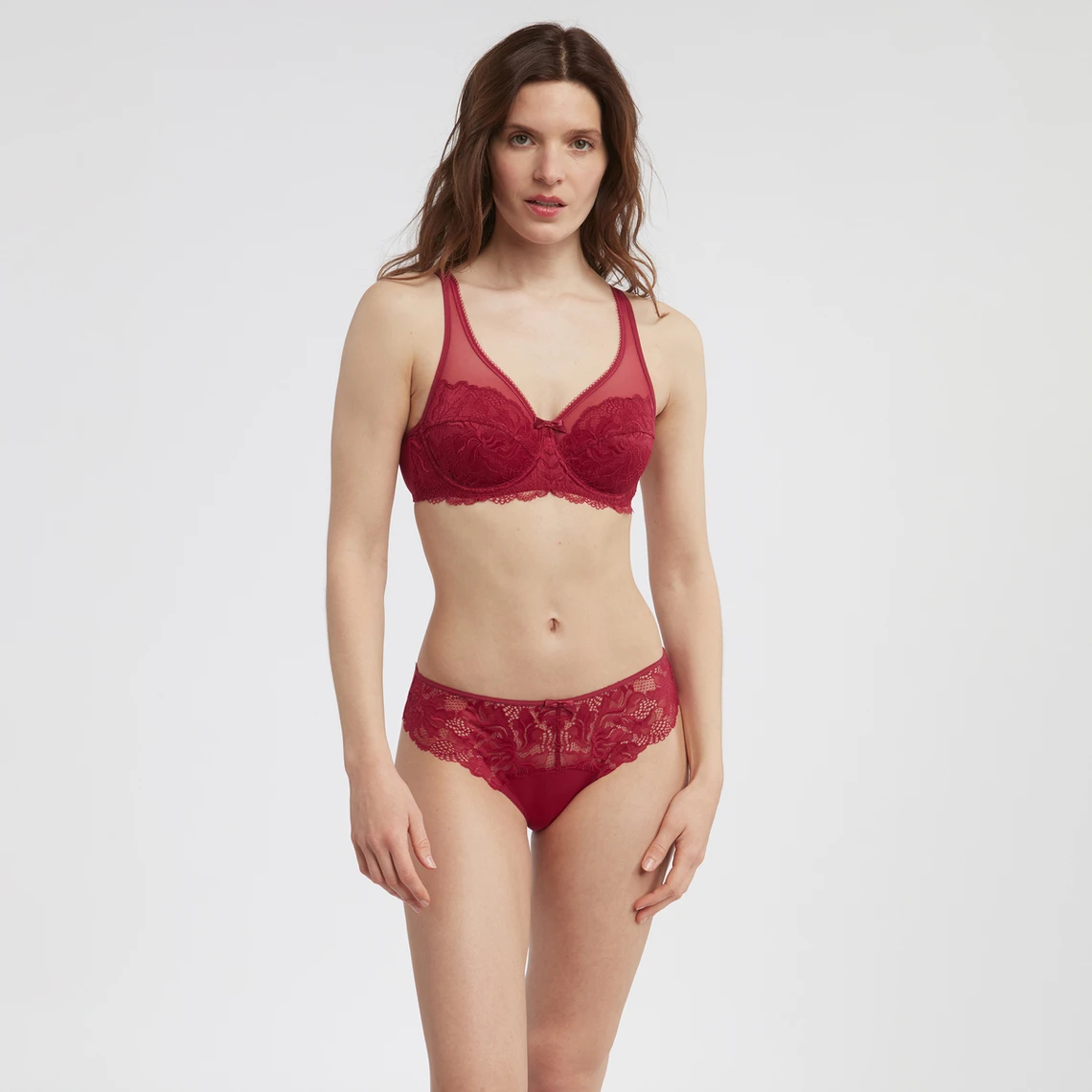 Slip DIM Rouge - Culotte Femme Élégante et Confortable 6 Slip DIM Rouge - Culotte Femme Élégante et Confortable – Image 4