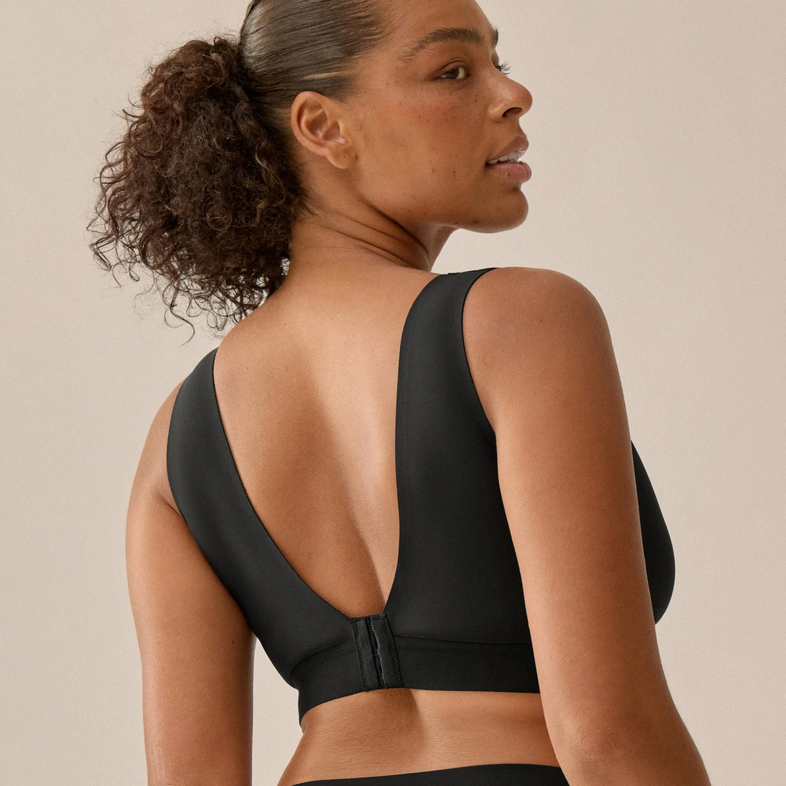 Naturana Brassière Sans Armatures Souple – Noir 4 Naturana Brassière Sans Armatures Souple – Noir – Image 2