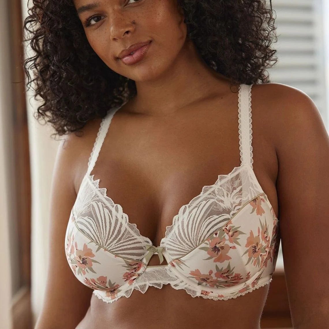 Soutien-gorge Emboîtant Oriane Bouquets Blanc Et Vert 3 Soutien-gorge Emboîtant Oriane Bouquets Blanc Et Vert