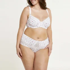 Brigitte Bardot Shorty Blanc Célébration - Dentelle et Microfibre -FITANCY Boutique shorty blanc celebration 3662071 7880265 65 1140x1140