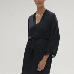 Simone Perele SATIN SECRETS Kimono Bleu -FITANCY Boutique simone perele kimono long 3665345 2 67af6930ce609 1140x1140