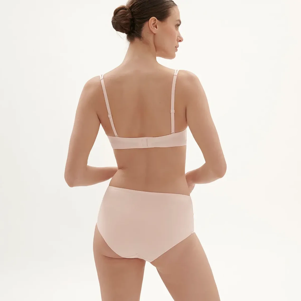 Simone Perele Soutien-gorge Sans-bretelles - Poudre 9 Simone Perele Soutien-gorge Sans-bretelles - Poudre – Image 7