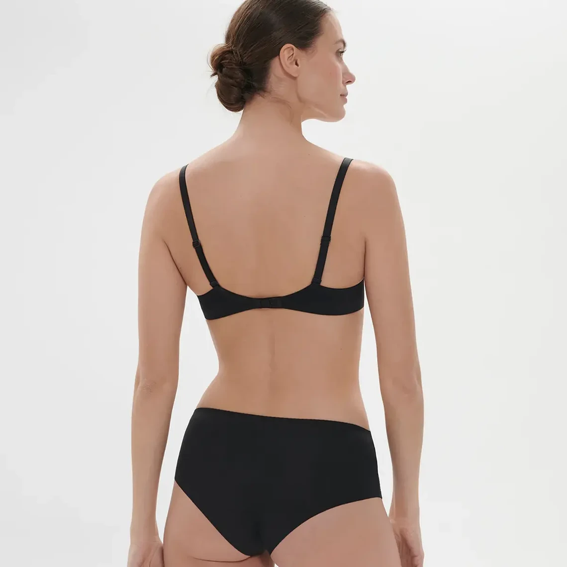Simone Perele Shorty En Broderie Noir 6 Simone Perele Shorty En Broderie Noir – Image 4