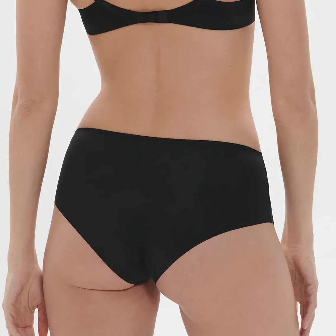 Simone Perele Shorty En Broderie Noir 8 Simone Perele Shorty En Broderie Noir – Image 6