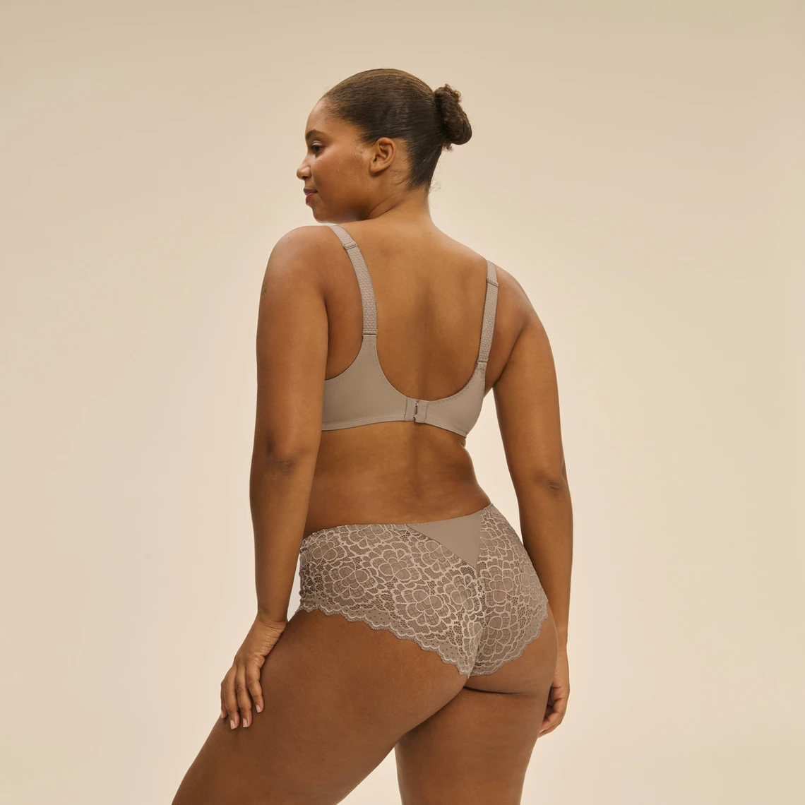 Simone Perele Soutien-Gorge Emboitant Caresse avec Armatures - Grège 5 Simone Perele Soutien-Gorge Emboitant Caresse avec Armatures - Grège – Image 3