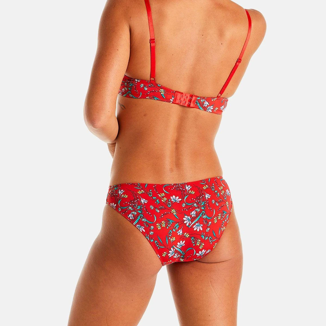 Pomm Poire Culotte Rouge : Sensualité et Confort en Dentelle Florale 8 Pomm Poire Culotte Rouge : Sensualité et Confort en Dentelle Florale – Image 6