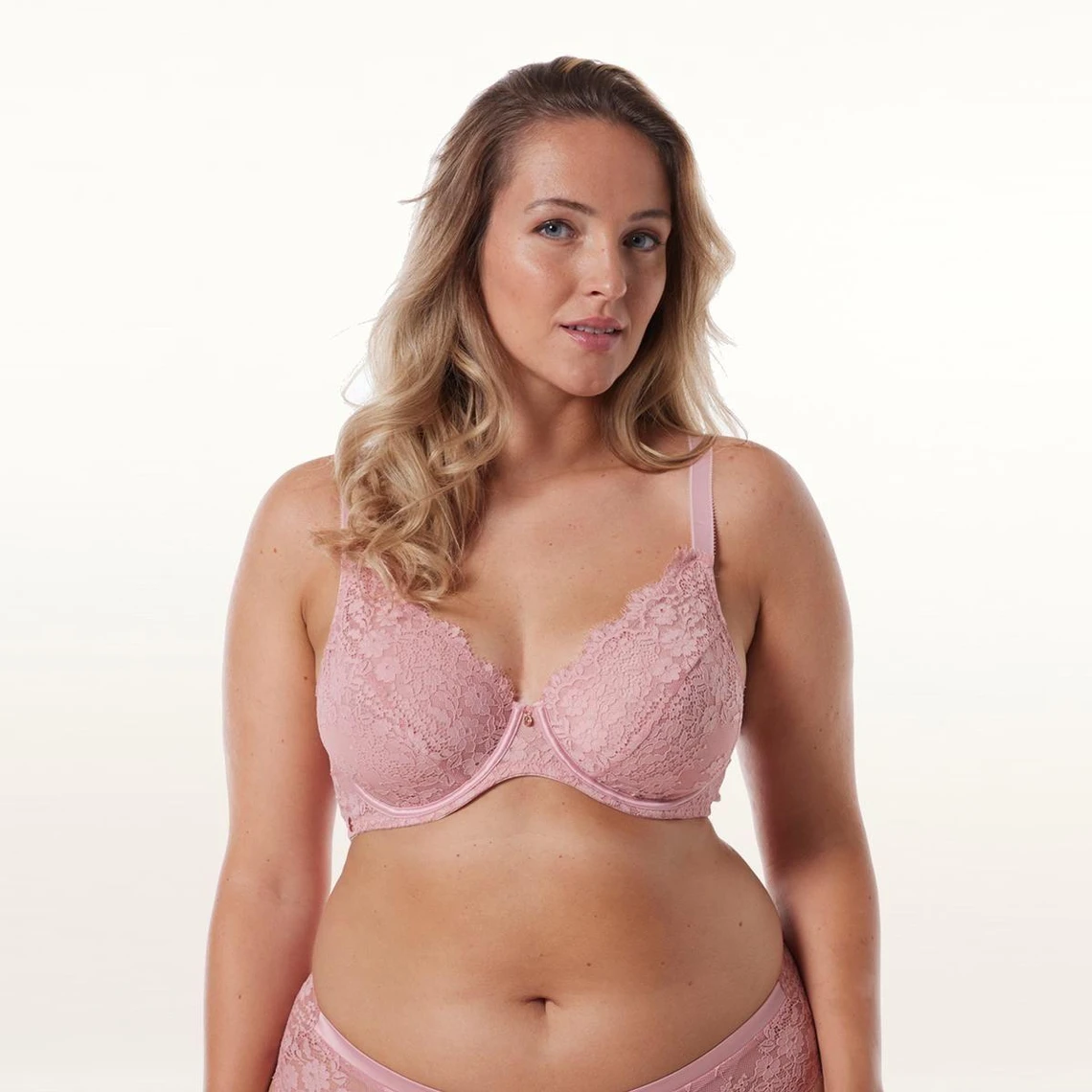 Brigitte Bardot Catwalk Soutien-Gorge Grand Maintien Blanc - Soutien-Gorge Emboitant 4 Brigitte Bardot Catwalk Soutien-Gorge Grand Maintien Blanc - Soutien-Gorge Emboitant – Image 2