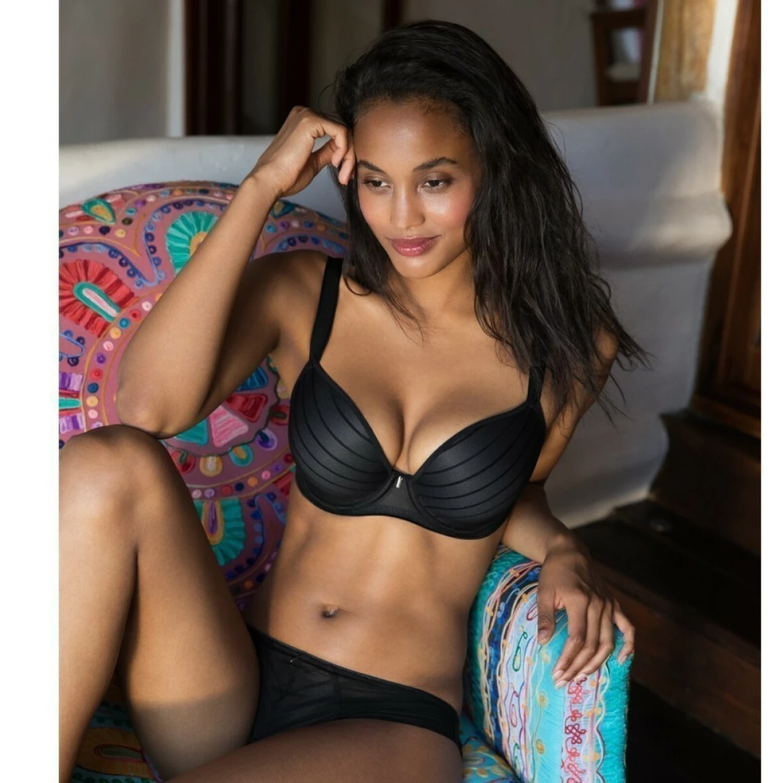 Freya Cameo Soutien-gorge Plunge Noir - Maintien et Élégance 8 Freya Cameo Soutien-gorge Plunge Noir - Maintien et Élégance – Image 6